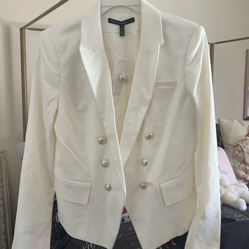 White House Black Market White Ladies Suit Jacket
